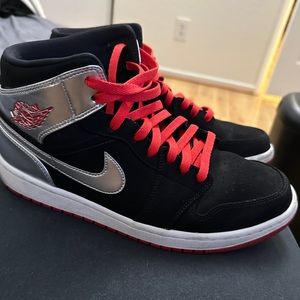 Air Jordan1 Mid black/red “Johnny Kilroy”